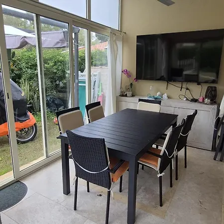 Casa Monika A Geremeas *