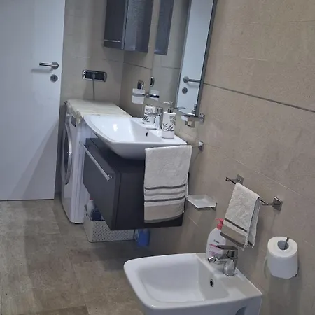 Casa Monika A Geremeas *