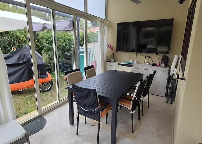 Casa Monika A Geremeas *